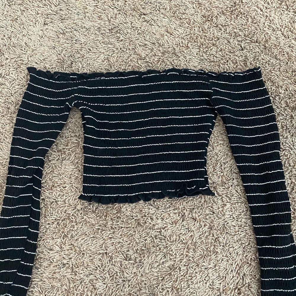 Off the shoulder cropped long sleeve!